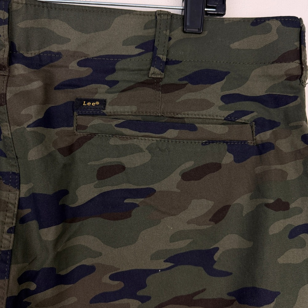 Lee Premium Select CARGO Pants Mens 40x30 Green CAMO Motion Stretch Straight - Picture 11 of 12